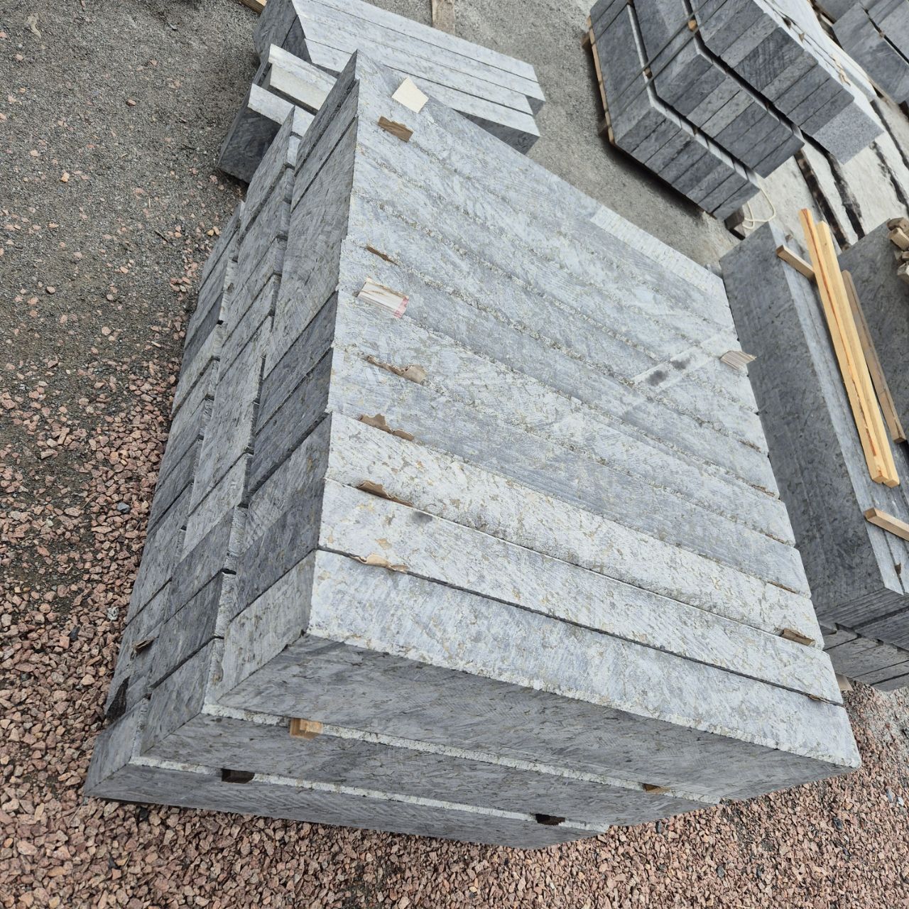 Бордюр гранітний (квітниковий) 20*8*L
