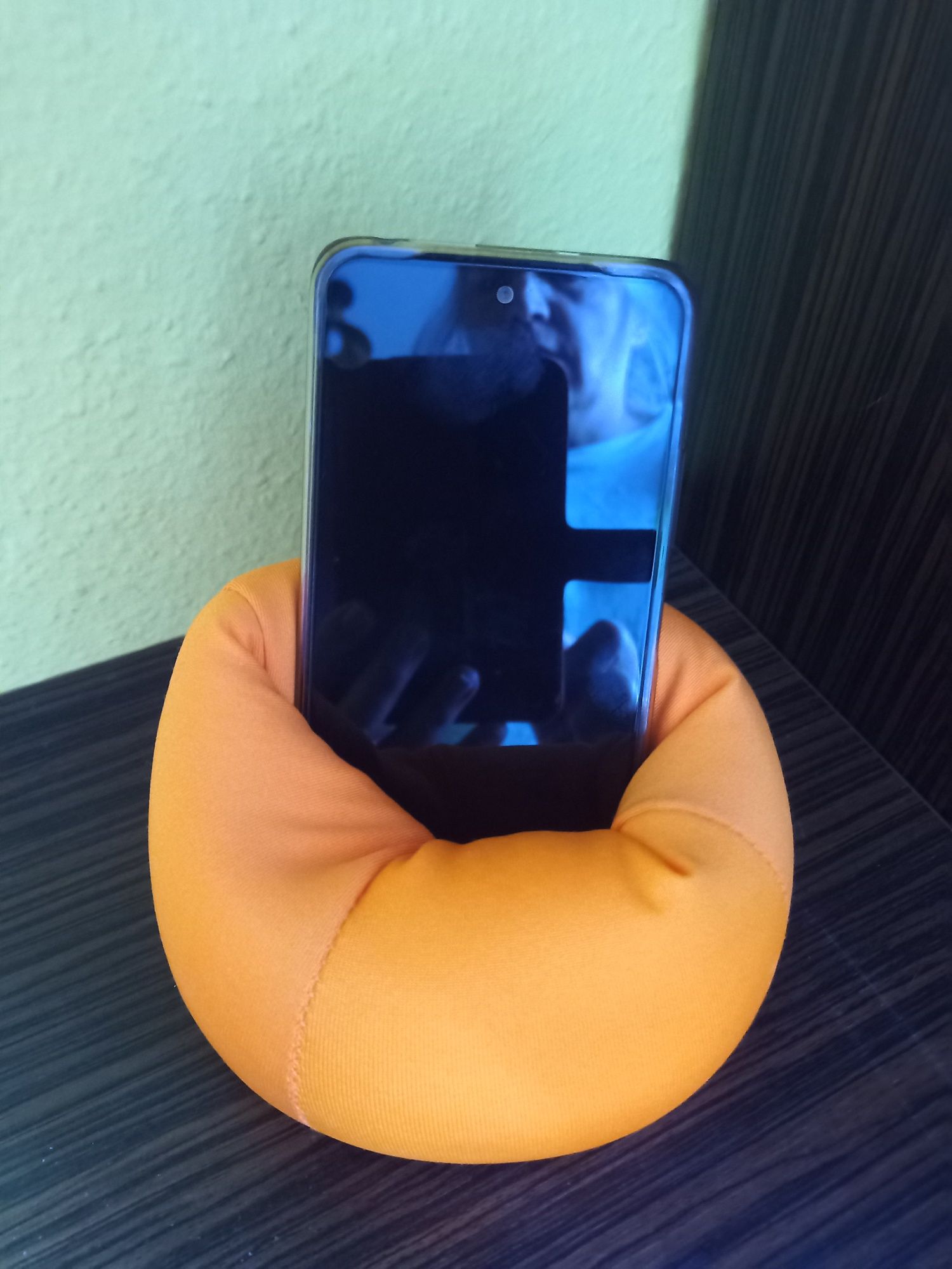 Podstawka stojak na telefon komórkę pilot