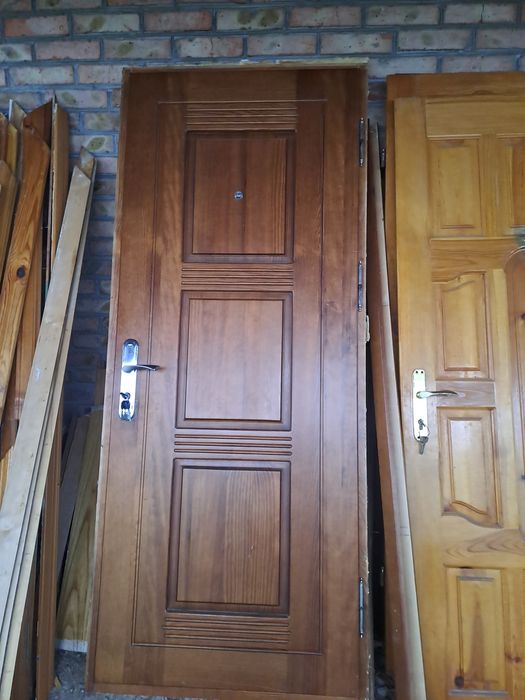 Двері вхідніі дерев'яні