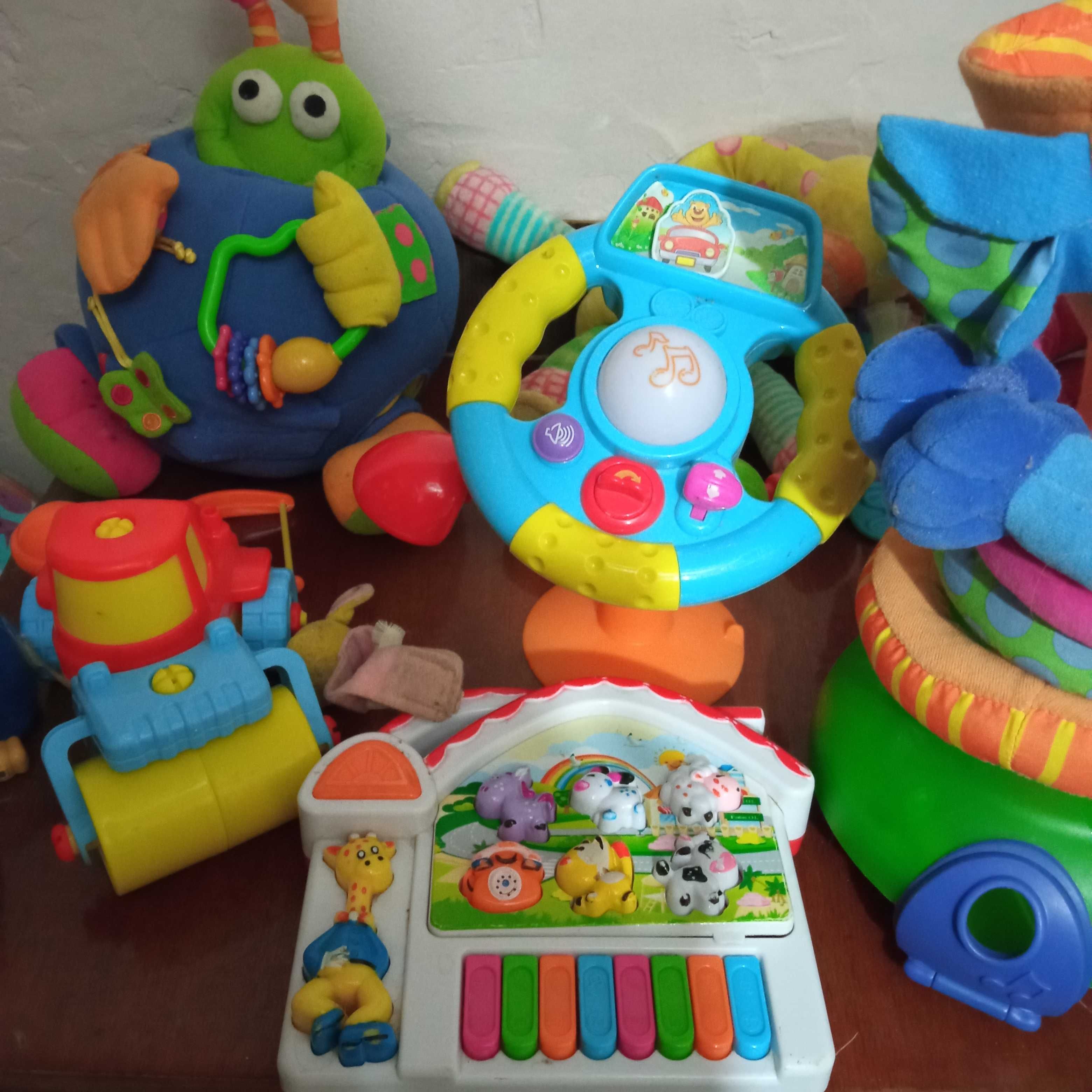 Іграшки м'які для самих маленьких дитячі