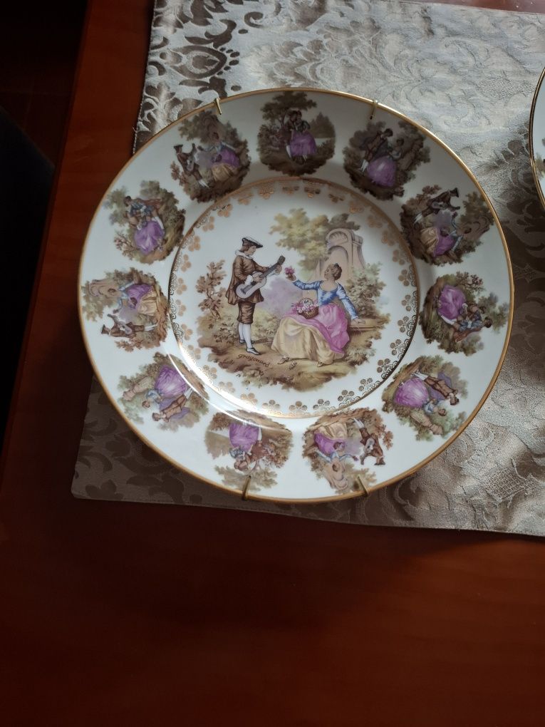 2 pratos de porcelana