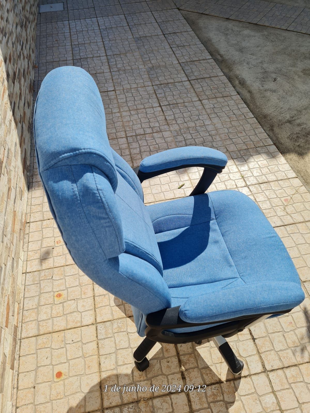 Vende cadeira de escritório azul