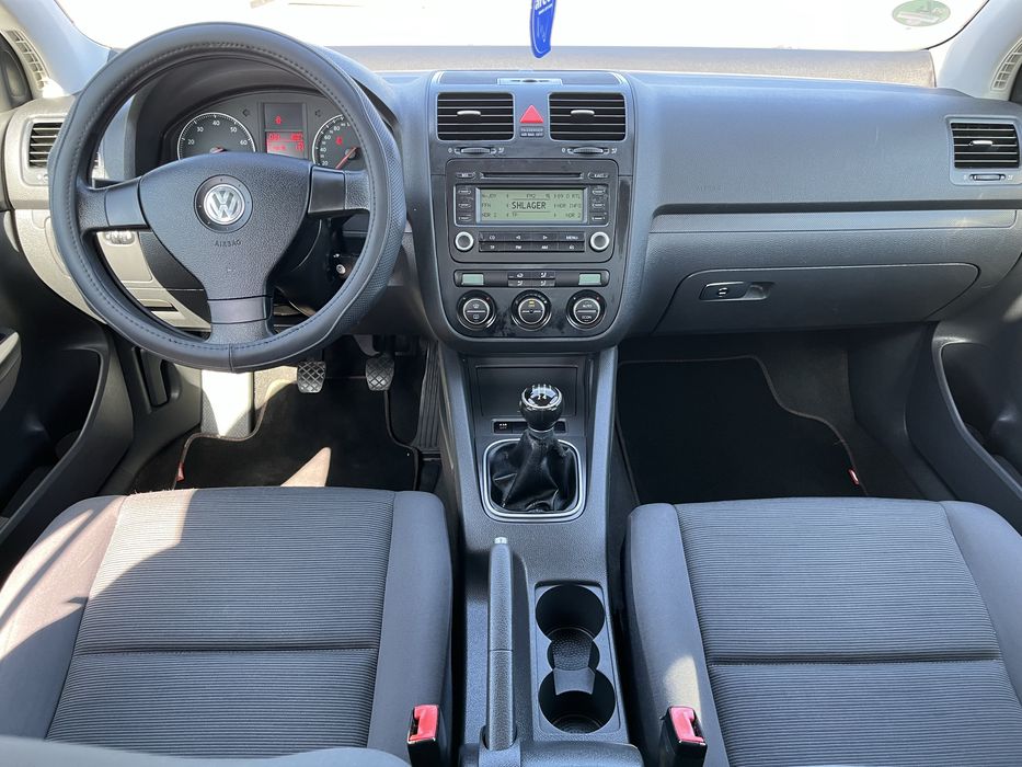Volkswagen Golf 2006 1.6 бензин