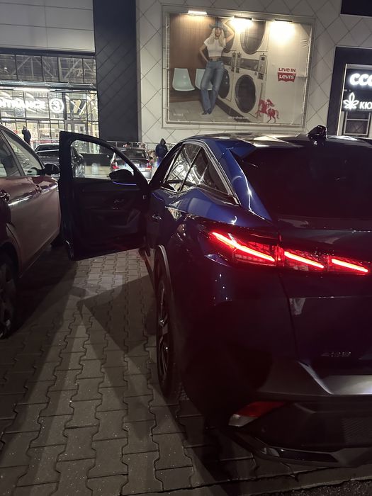 Автомобіль Peugeot 408 пежо 408