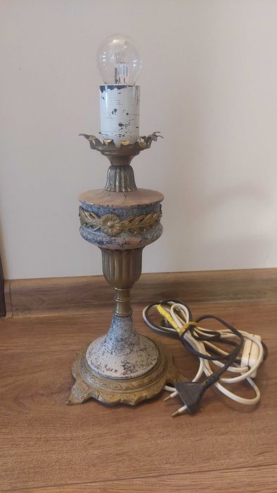 Bardzo stara lampa nocna