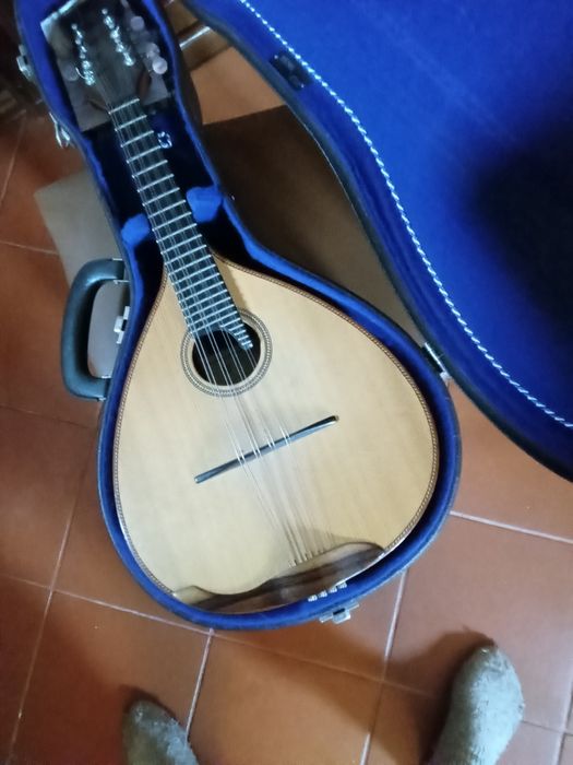 Bandolim alemão de Henning Doderer luthier. Pau-santo , escala ébano.