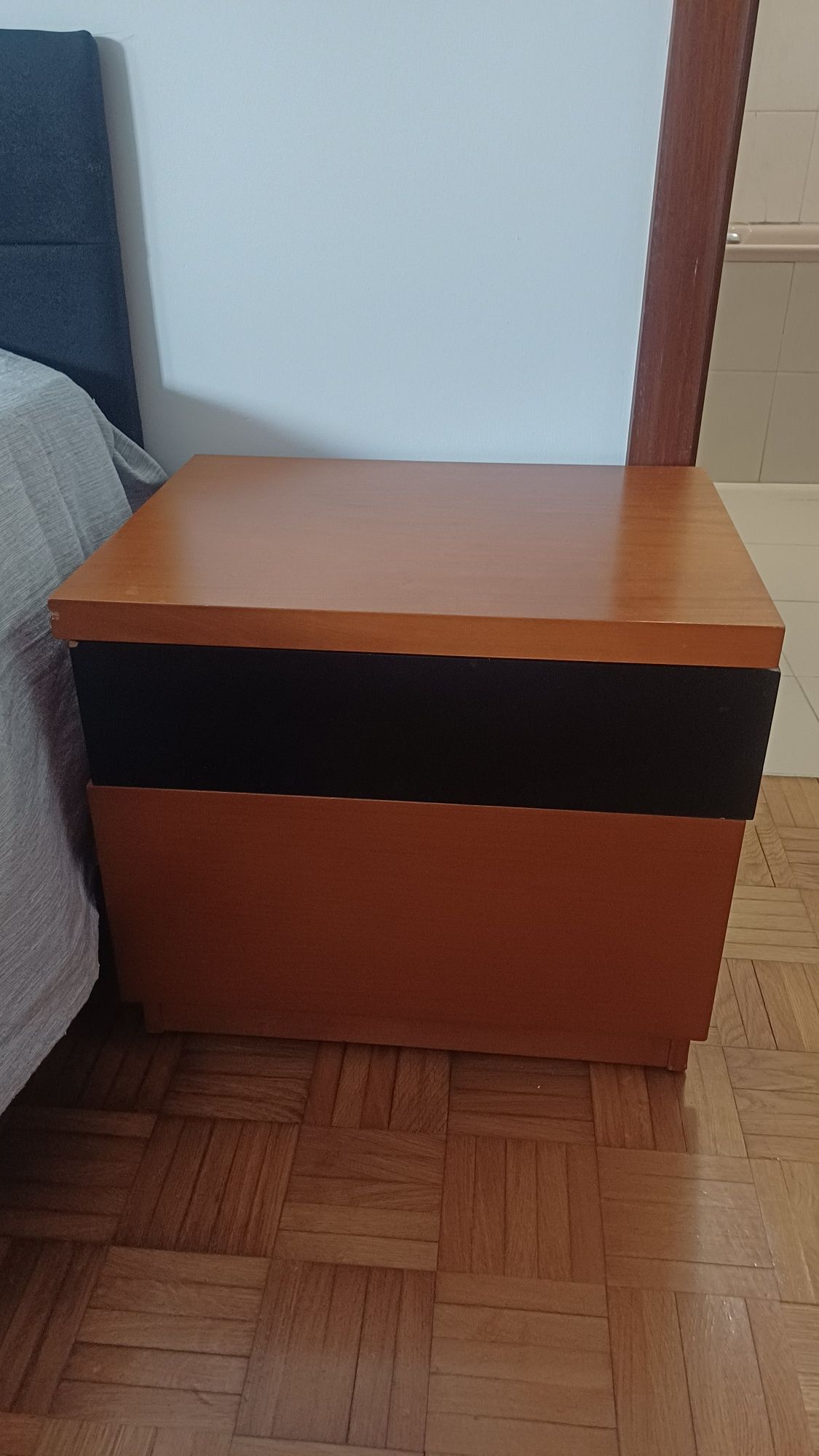 Vendo Cómoda e 2 mesas de cabeceira