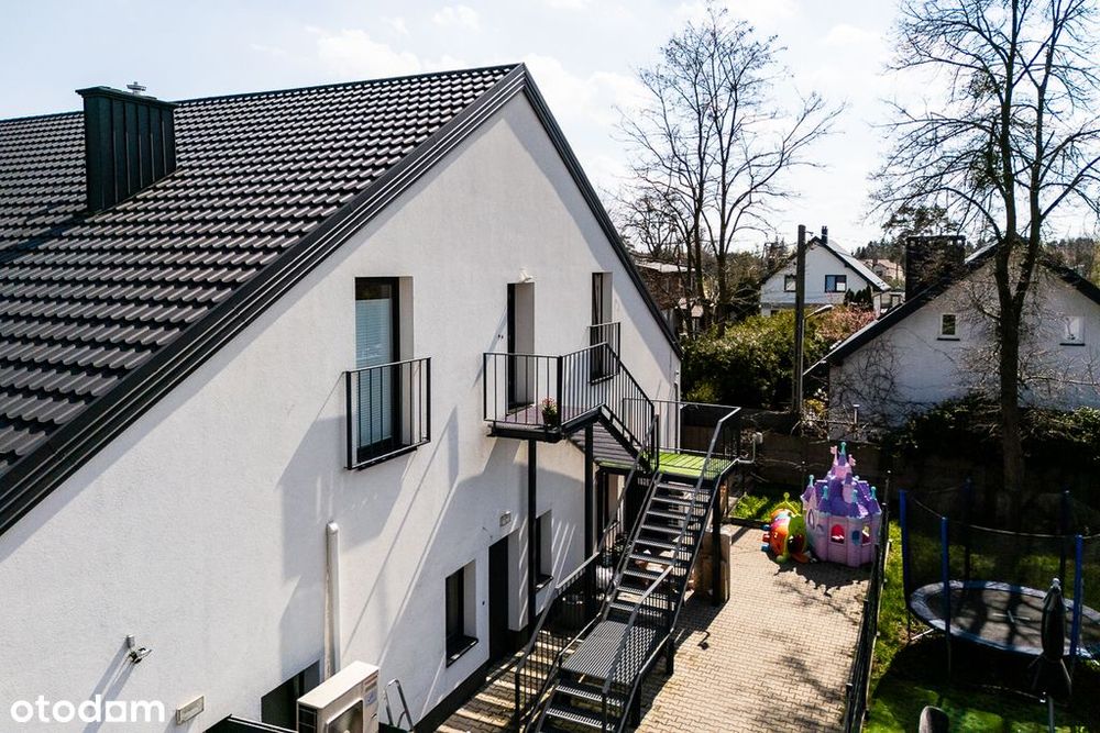 w stanie deweloperskim, parking i mały ogródek