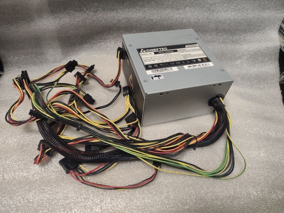 Блоки живлення ПК CHIEFTEC APS-500SB 500Watt 2*8PIN гарні стани 900грн