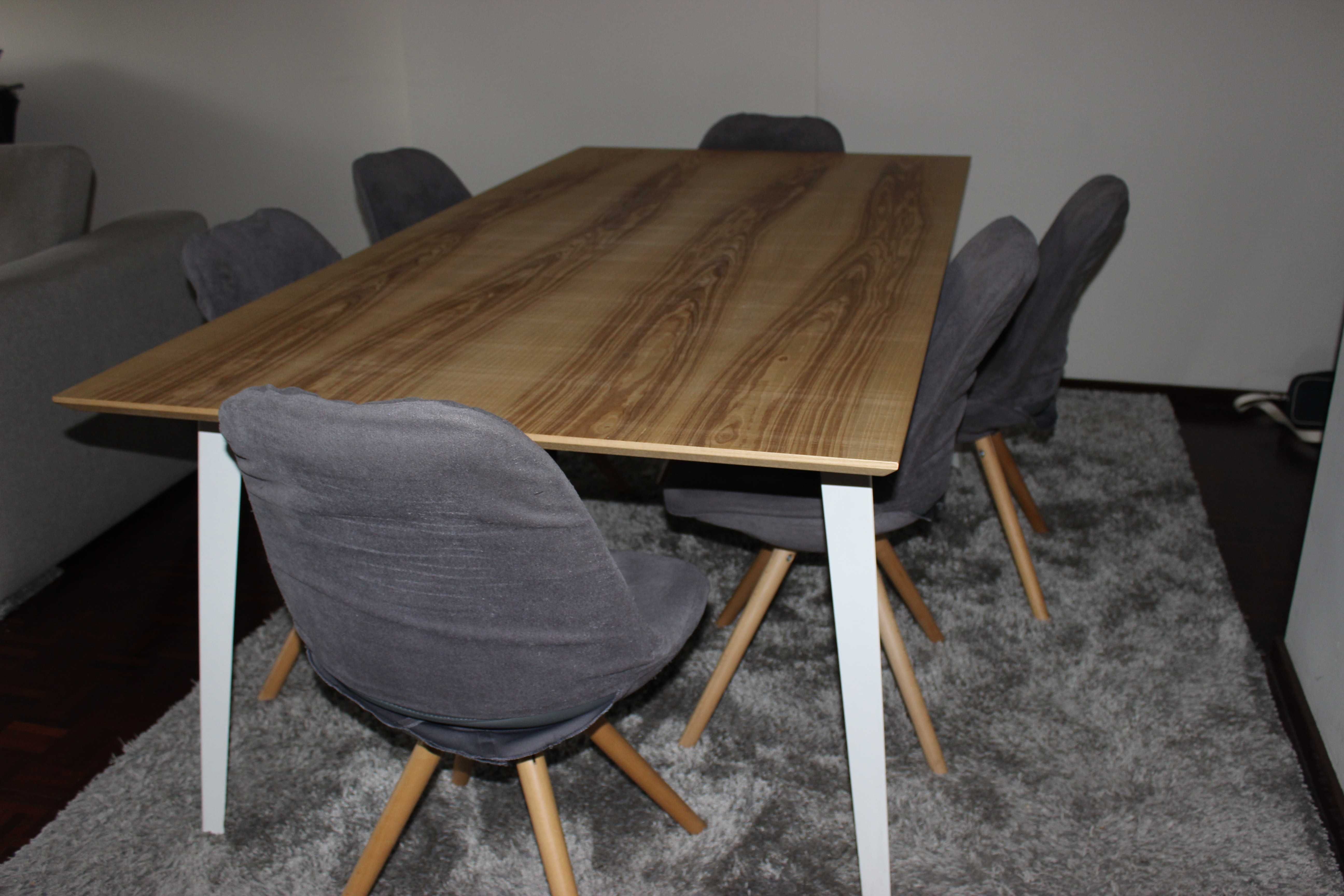 Mesa sala de jantar em madeira, como nova!