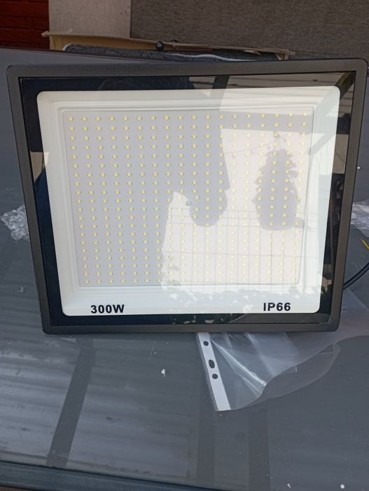 Mocny naswietlacz LED 300 w