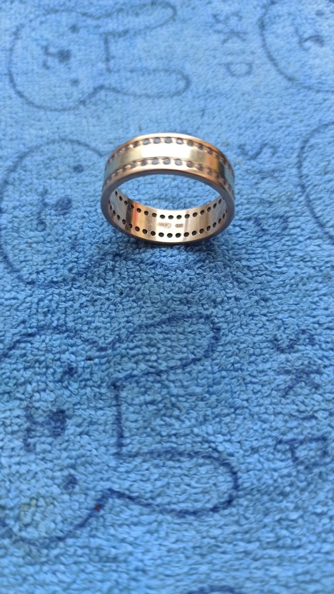 Золотое кольцо 585 проба 17 размер.