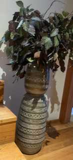 vaso decorativo cerâmica com arranjo folhas artificiais