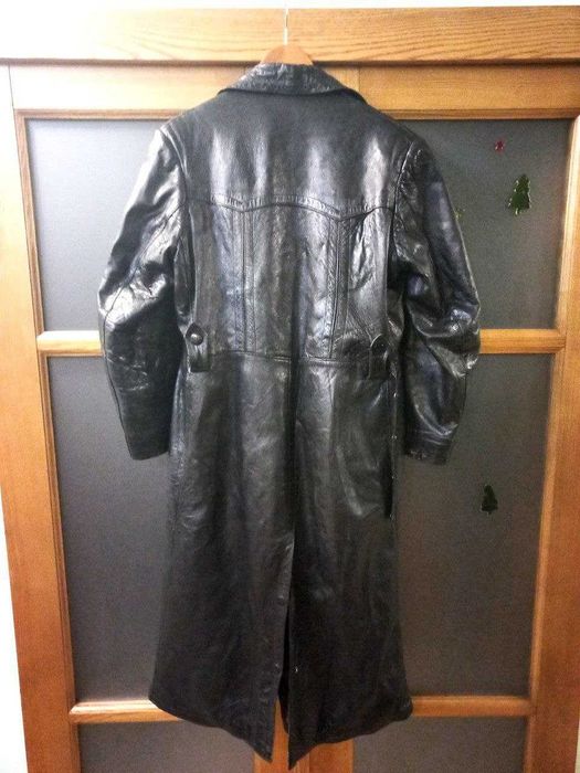 Довгий чоловічий шкіряний плащ