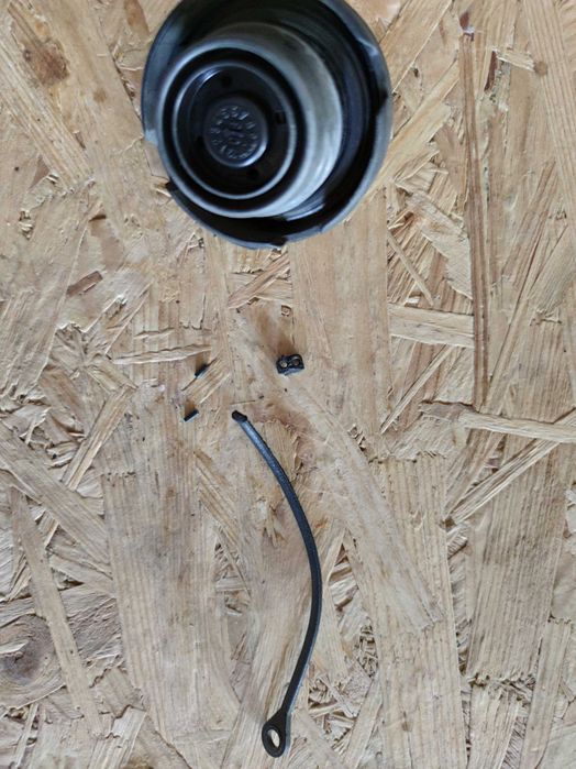 Поводок (ремешок, держатель, резинка) крышки бензобака VAG