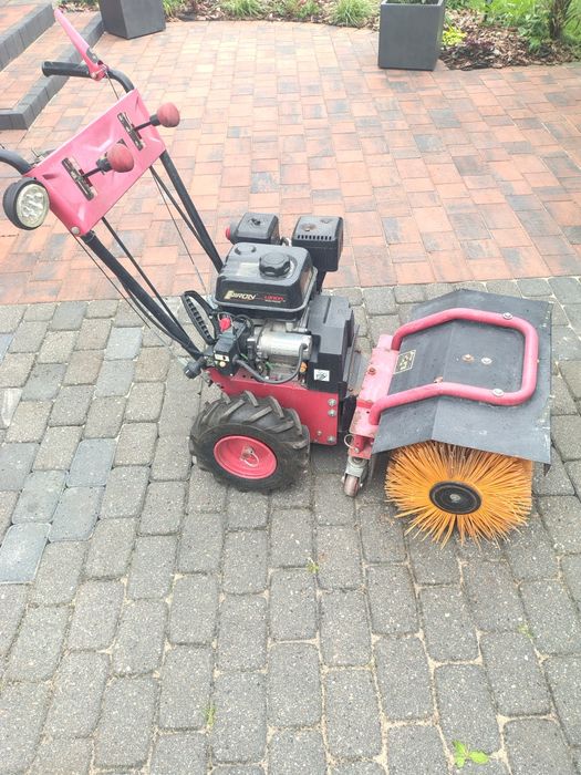 Zamiatarka spalinowa