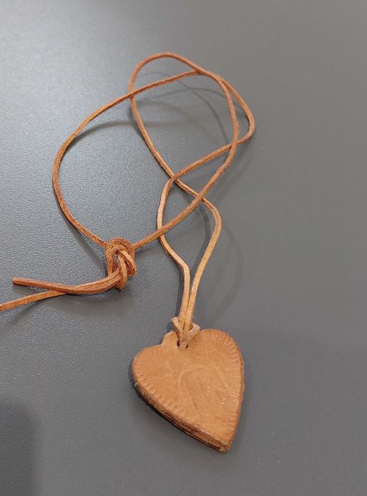 Szkaplerz Maryja ze skóry naszyjnik łańcuszek rzemyk