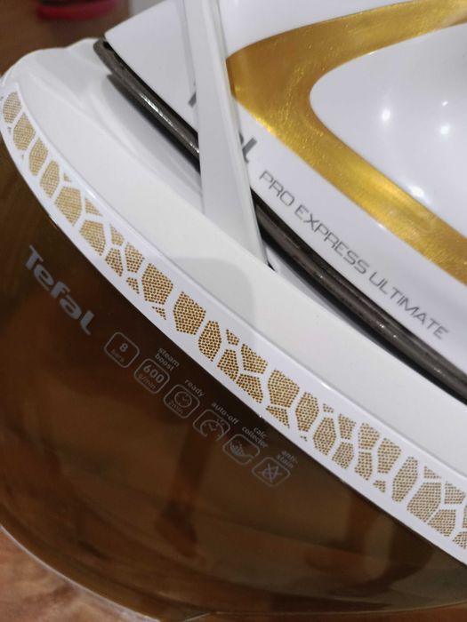 Żelazko Tefal z stacja parową uszkodzone