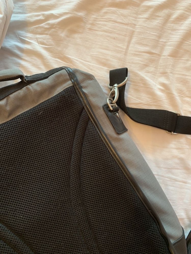 Pojemna torba na laptopa duża szara Apple walizka podróżna kieszonki
