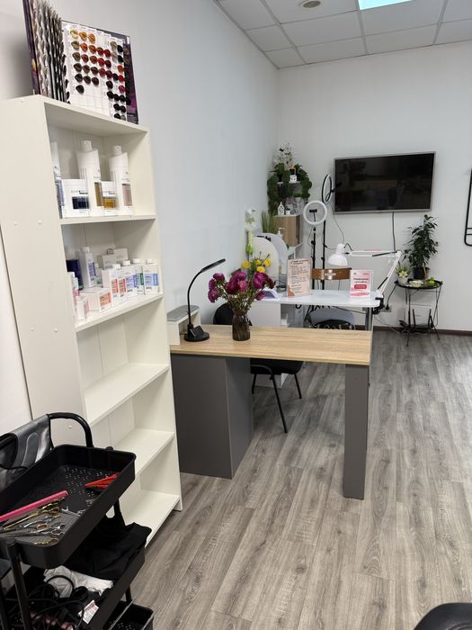 Продаю приміщення 38м2 разом з гаражем 30м2 +0.0209 га землі