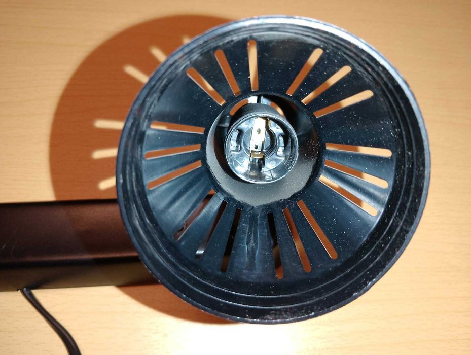 Светильник  направленный на две лампы . Люстра