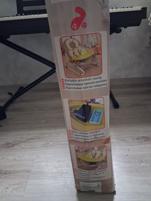 Гойдалка та стільчик для годування