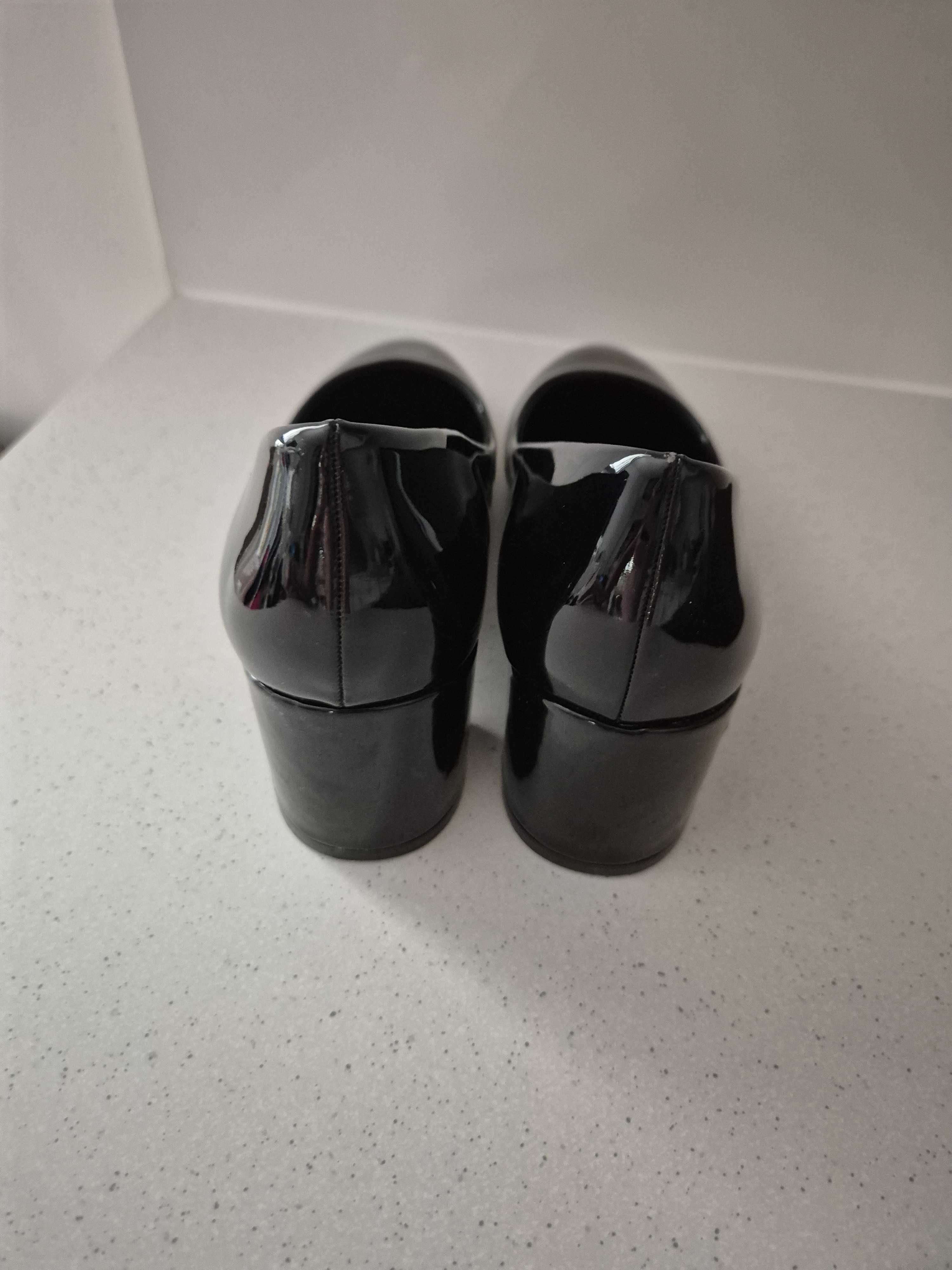 Buty czarne lakierowane
