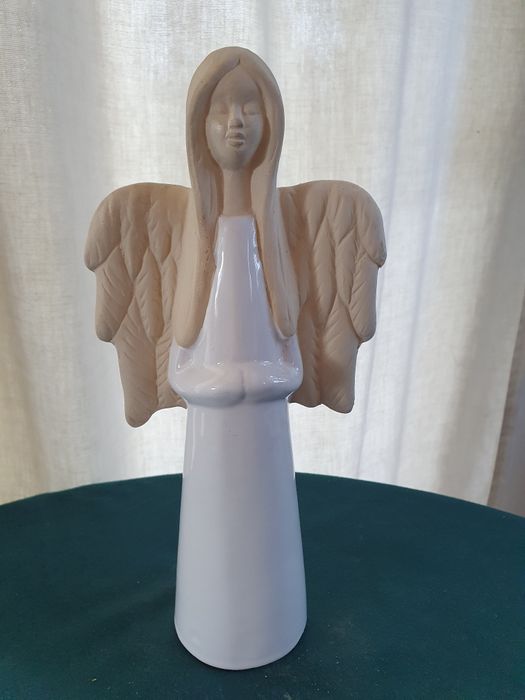 Figurka anioł szkliwiony