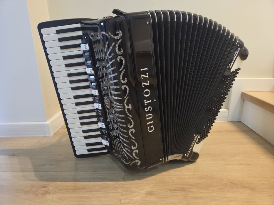 Akordeon GIUSTOZZI CASOTTO 5 chórów kanał do 07.11