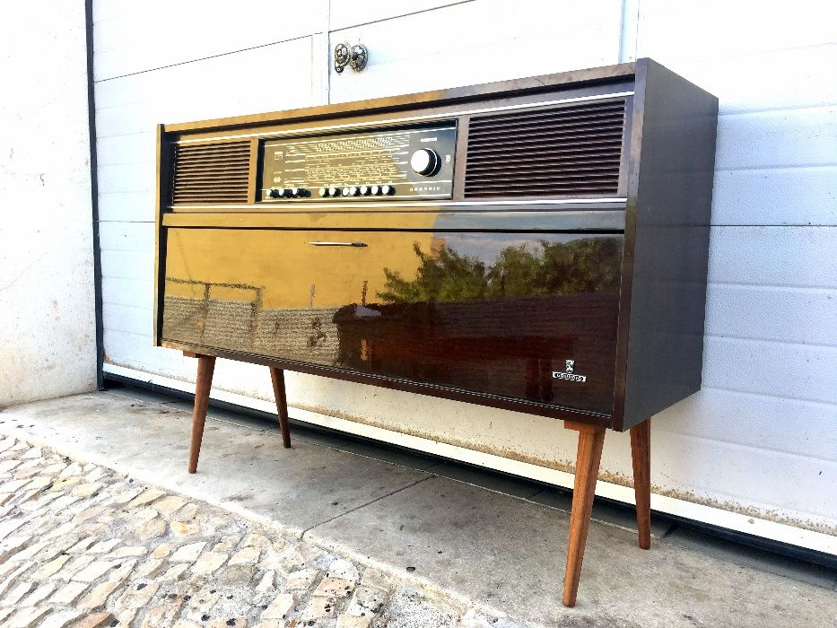 Radio aparador grundig 118comp X 36prof X 84.5alt.