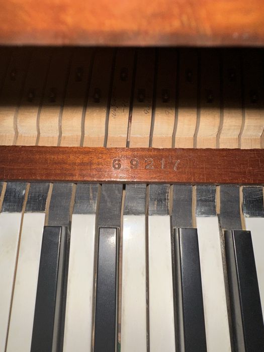 Fortepian gabinetowy CHALLEN