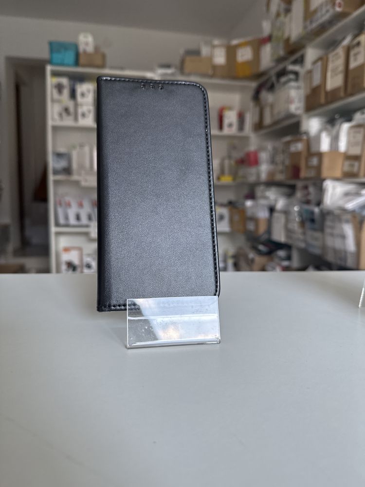 Etui zamykane czarne do Motorola Edge 40 neo