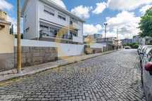MORADIA T11 Remodelada, totalmente mobilada e equipada, área descobert
