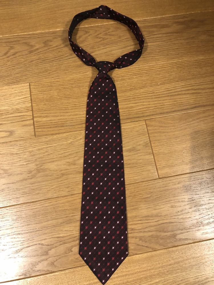 Krawat bordowy we wzorki