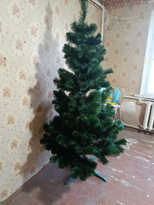 Продам искусственную ёлку,высота 2,20м,состояние отличное.