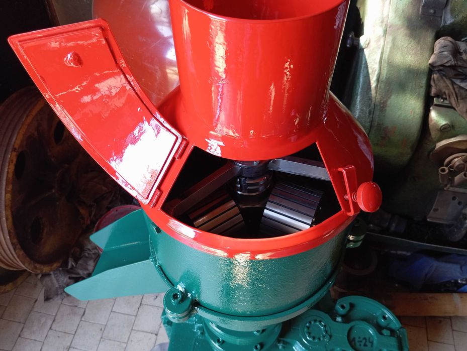 Peleciarka 300 kg/h  3 rolki