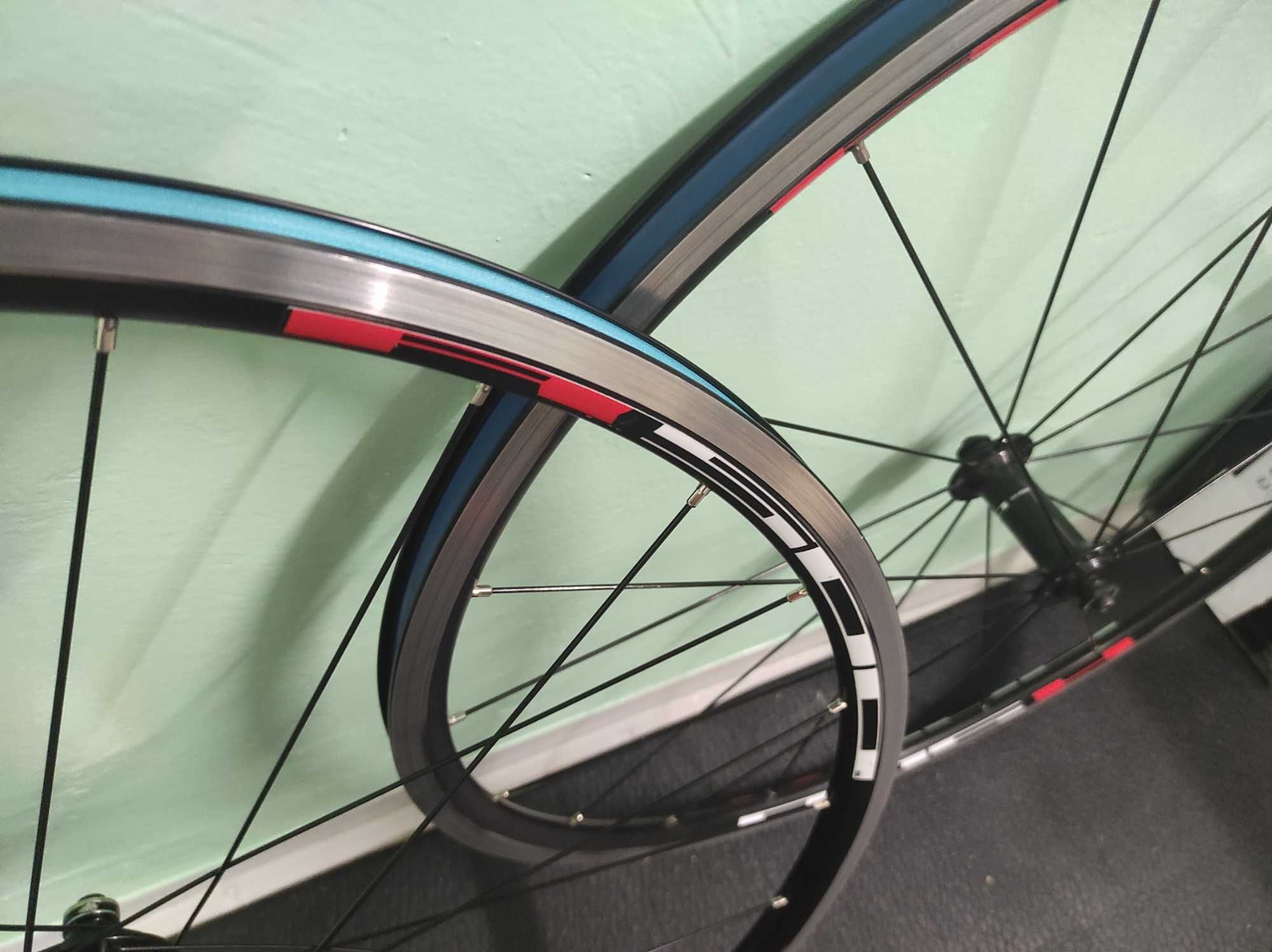 Koła szosowe 28 cali WH RS 501 /Novatec F162SB