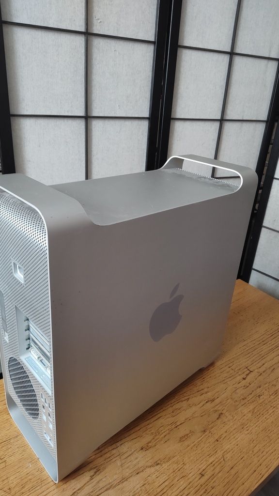 Retro komputer Apple mac pro