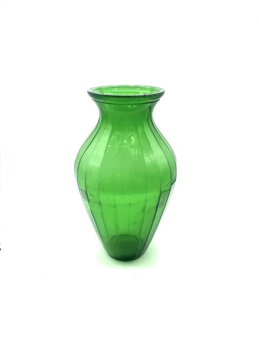 Vaso de vidro checo verde esmeralda com lapidação facetada antigo