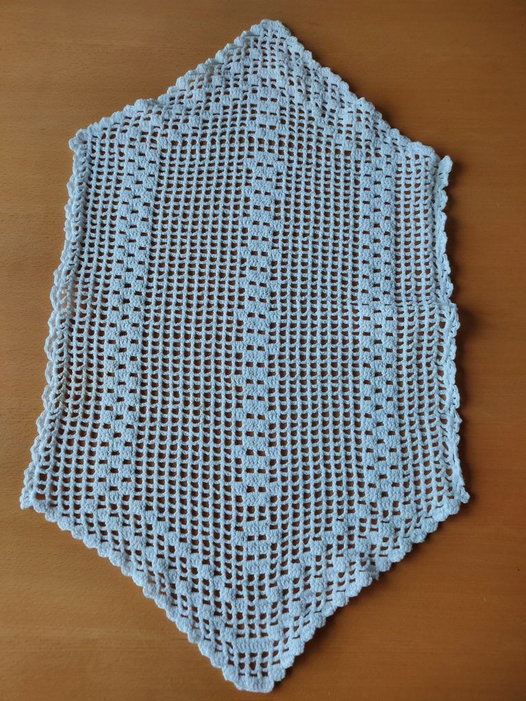 Conjunto de naperons em crochê.