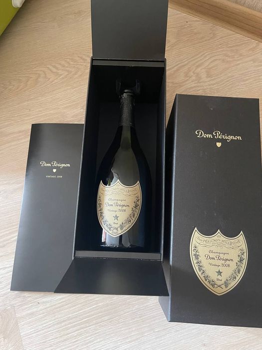 Коробка и бутылка Dom Perignon