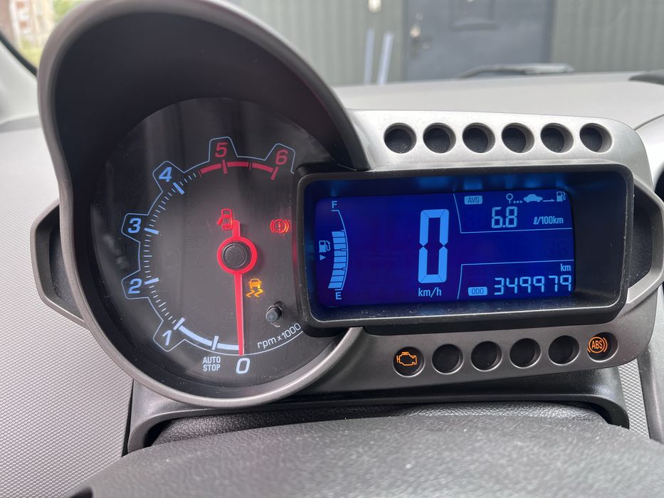 Продам машину Chevrolet Aveo  2013