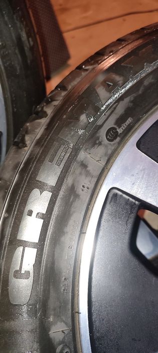 Rodas da Mercedes originais novas com 4 pneus dois novos e dois bons