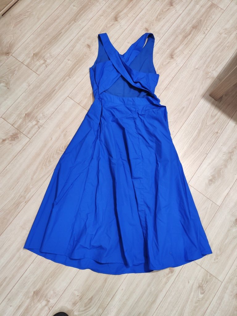 Bawełniana sukienka niebieska rozkloszowana