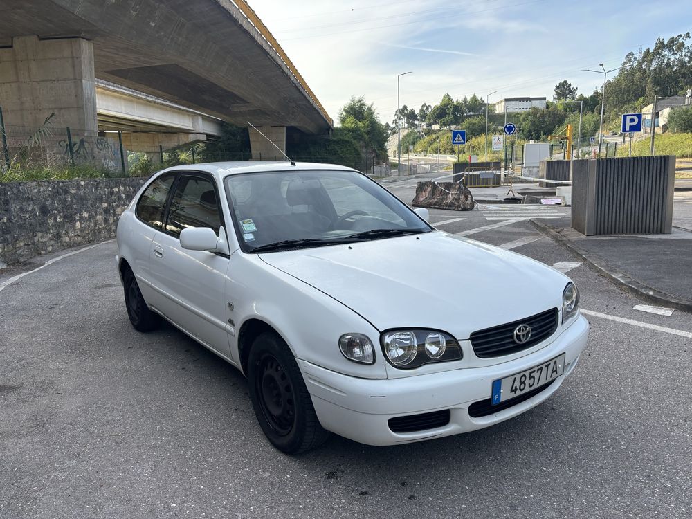 Toyota Corolla 2002. 2 lugares