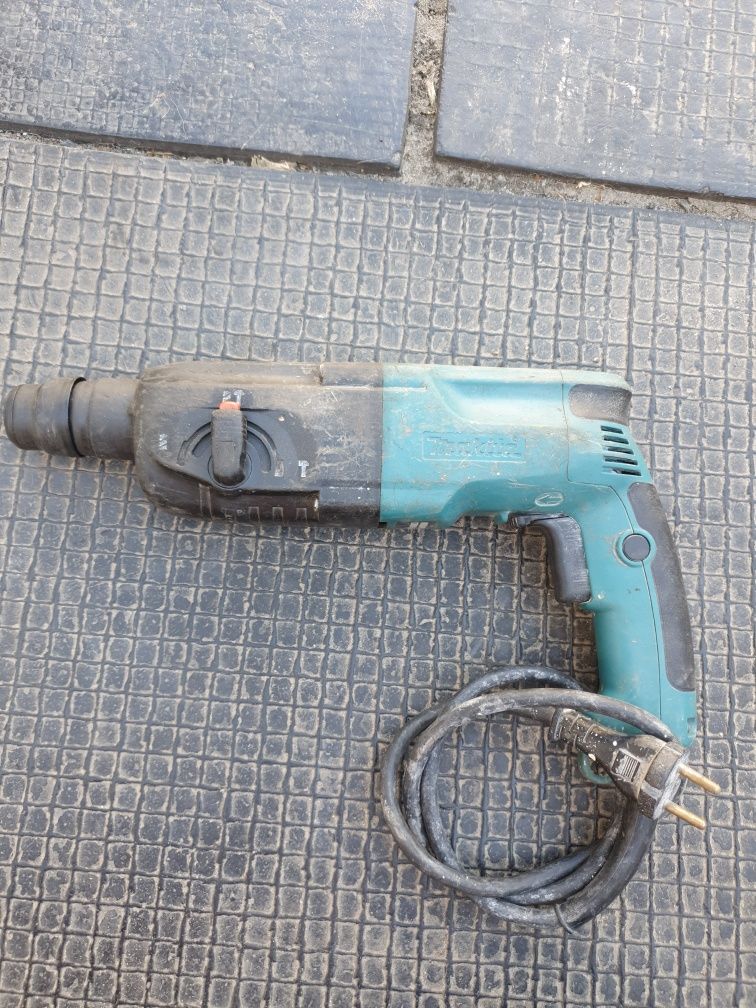 Перфоратор Makita HR2450