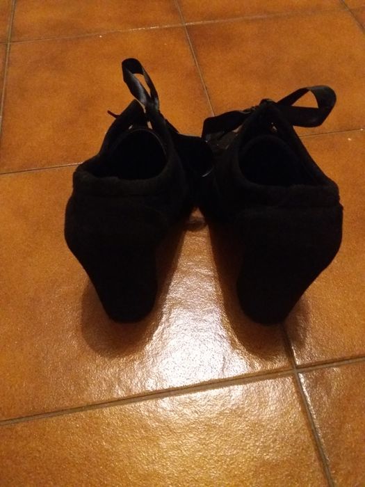 Sapato preto de camurça tamanho 36