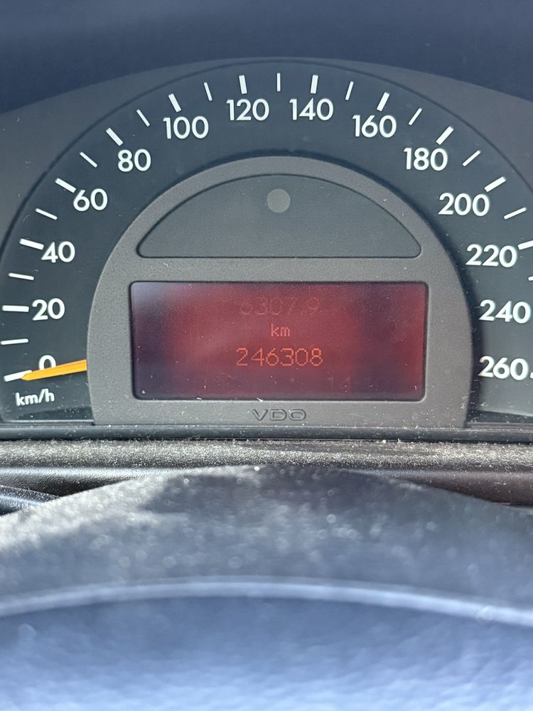 Mercedes-Benz C220