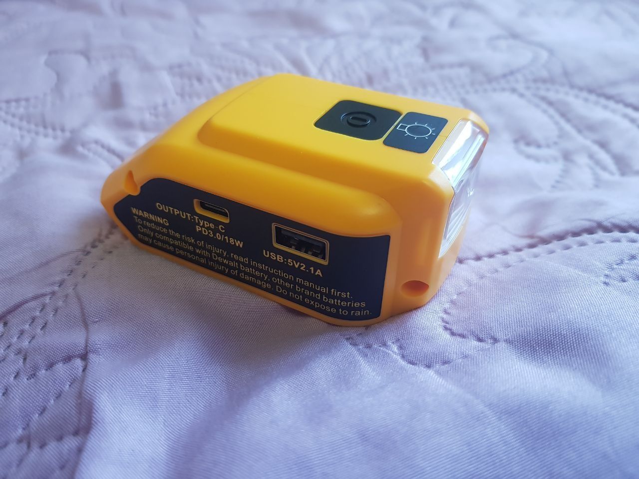 Насадка - адаптер для DEWALT аккумуляторов с USB