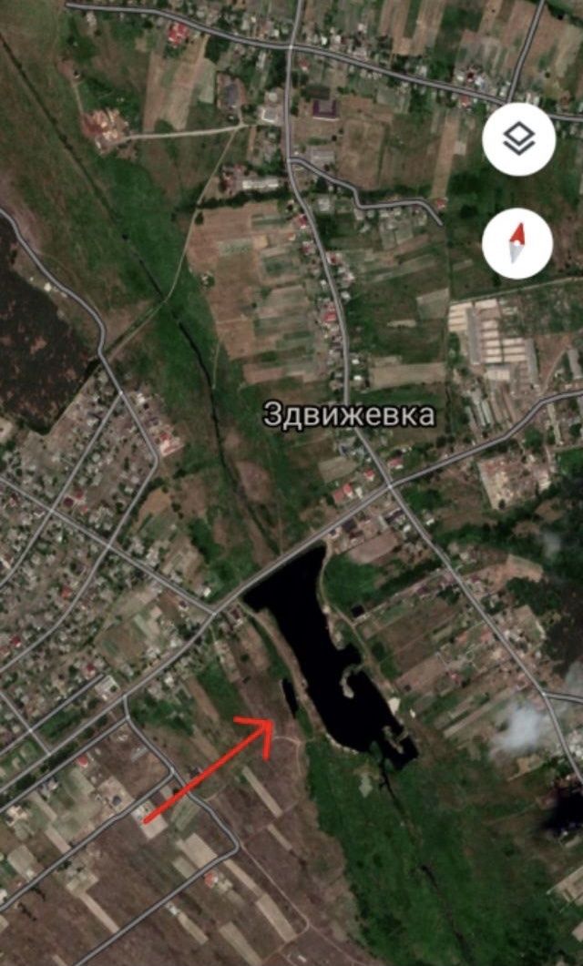 Ділянка біля водойми